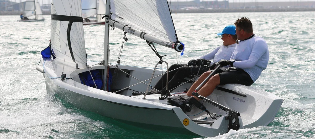 RS Sailing RS 400 1994 boat specs