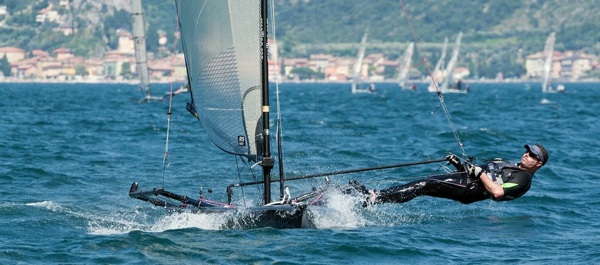 RS Sailing RS 700 2002 boat specs