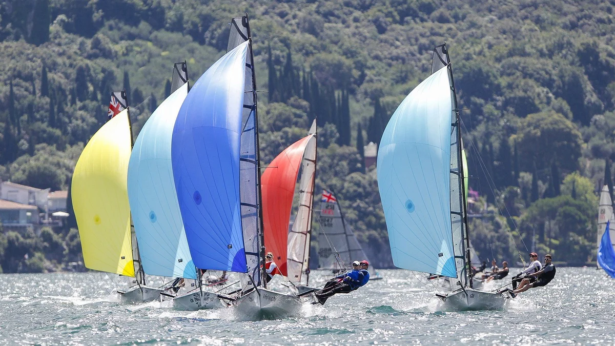 RS Sailing RS 800 2001 boat specs