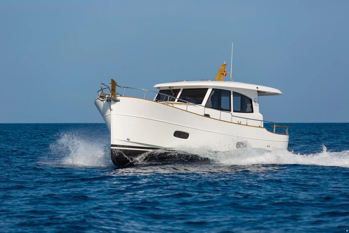 MENORQUIN 34 Boat Specs