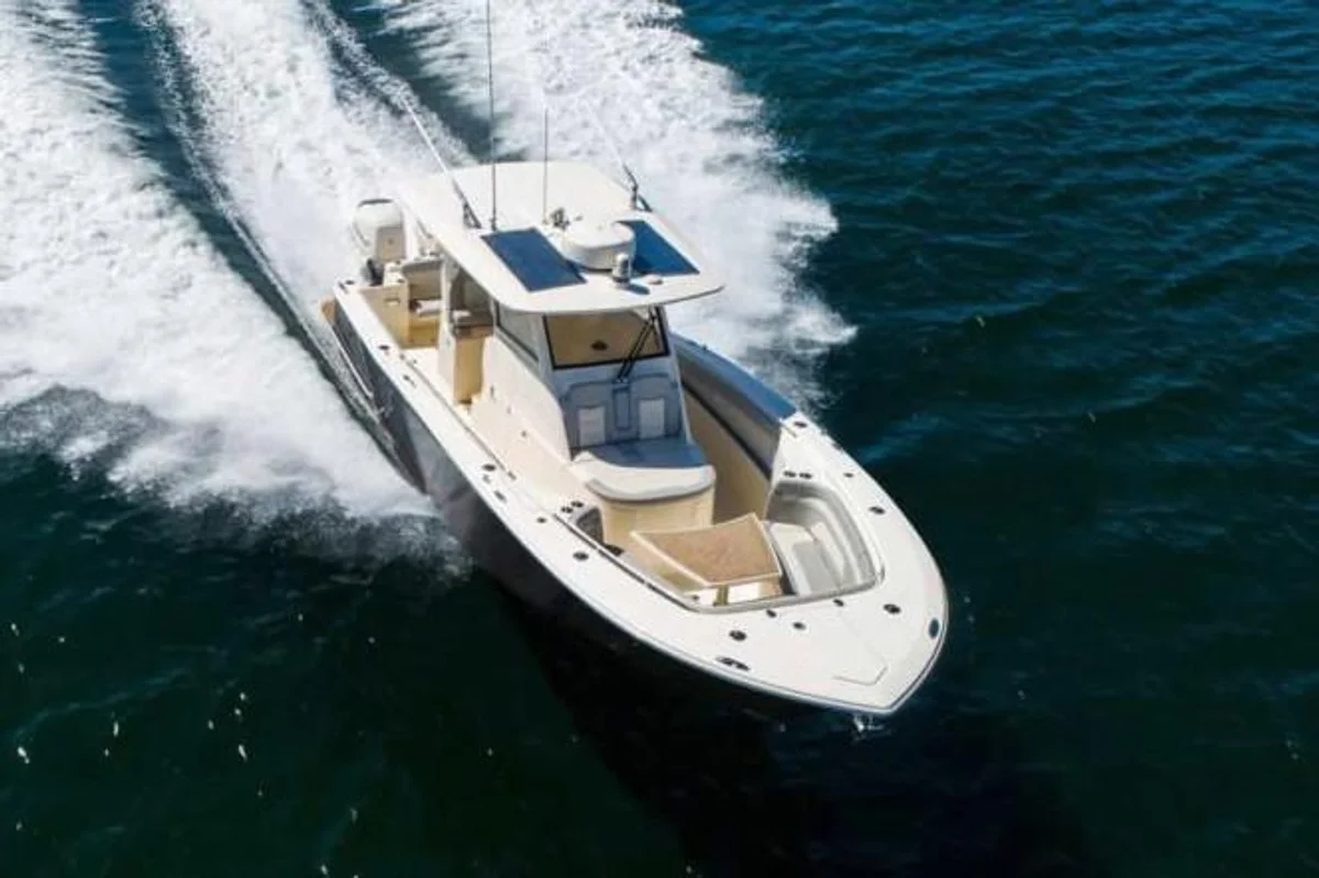 330 LXF Boat Specs