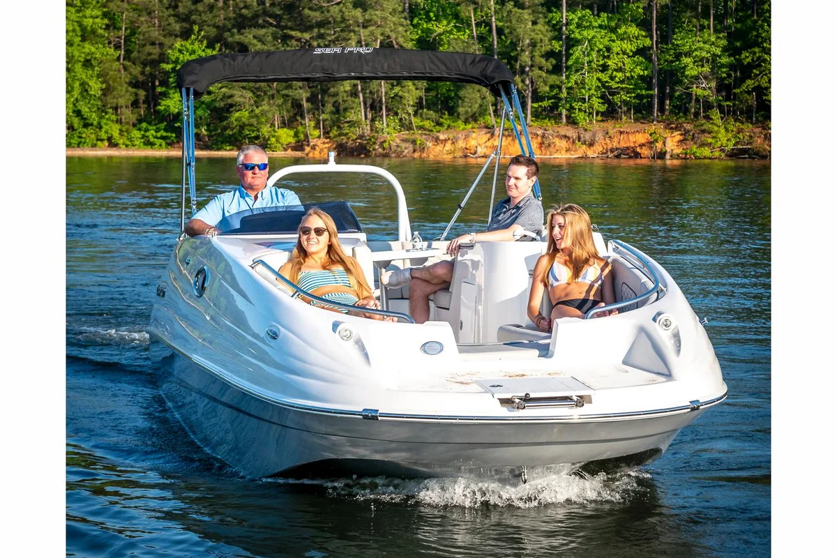 2400 SC Deck Boat Boat Specs