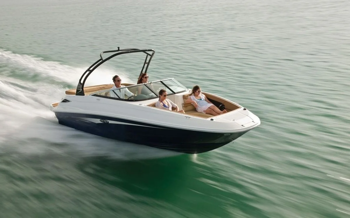 Sea Ray Sundeck 240 2016 boat specs