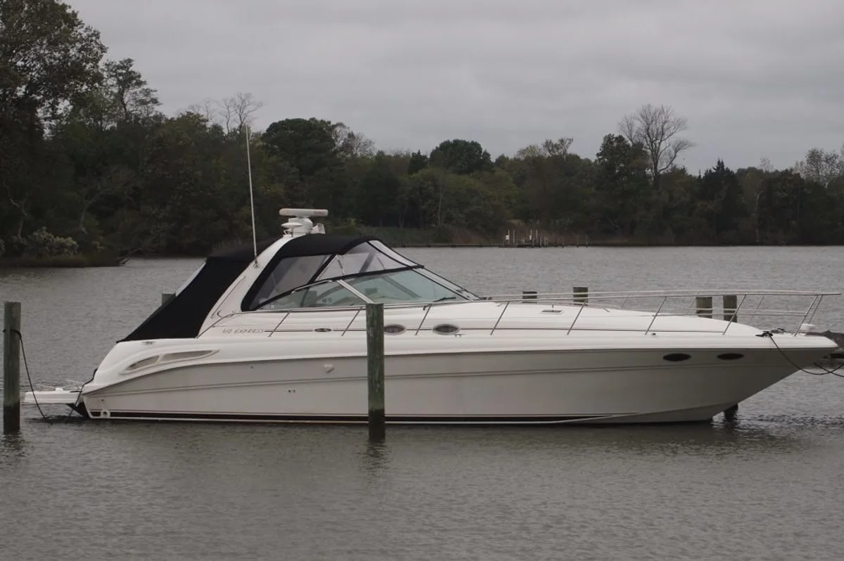 Sea Ray Express Cruiser 410 2000 boat specs