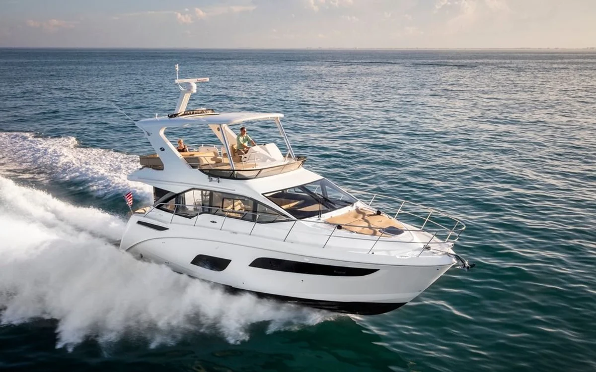 Sea Ray Fly 460 2018 boat specs