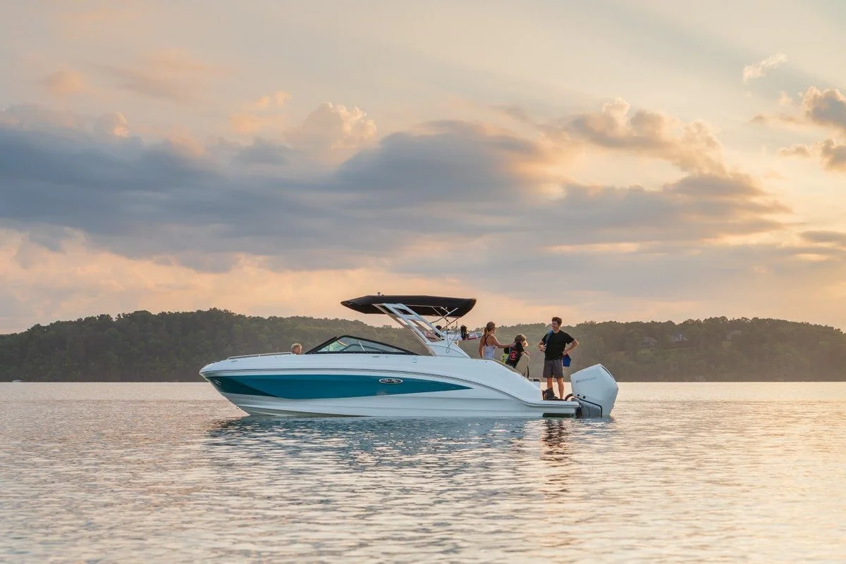 Sea Ray SDX 250 Outboard 2023 boat specs