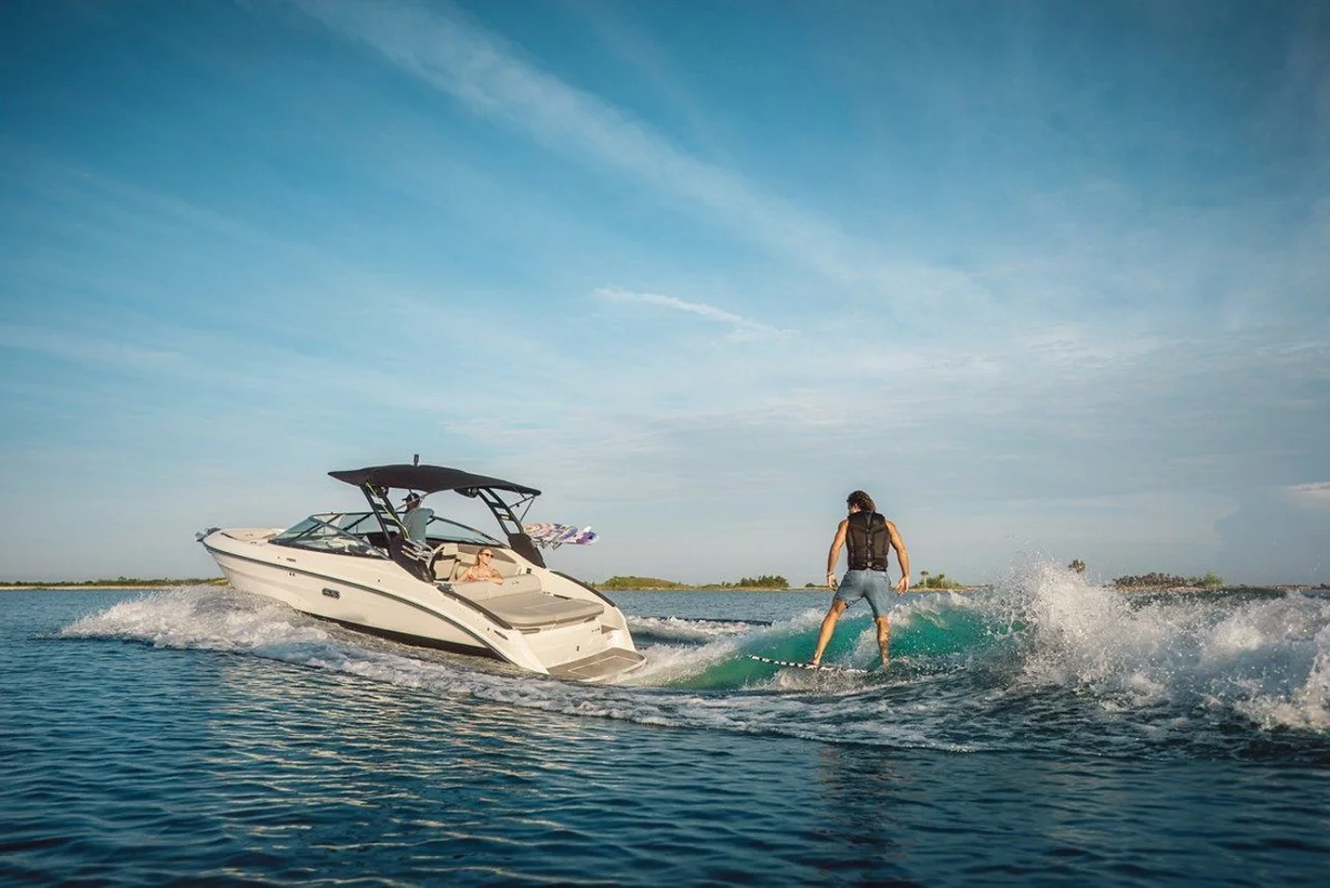 Sea Ray SLX 260 Surf 2023 boat specs