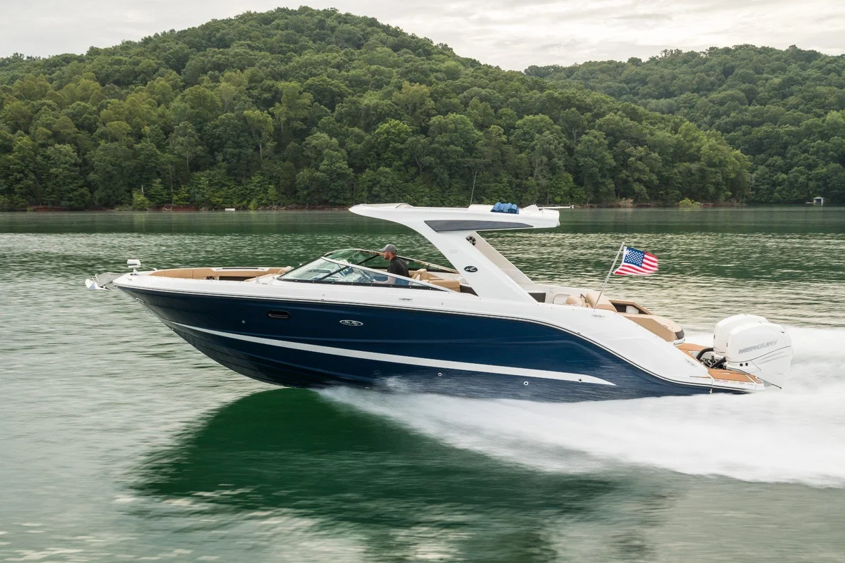 Sea Ray SLX 310 Outboard 2023 boat specs