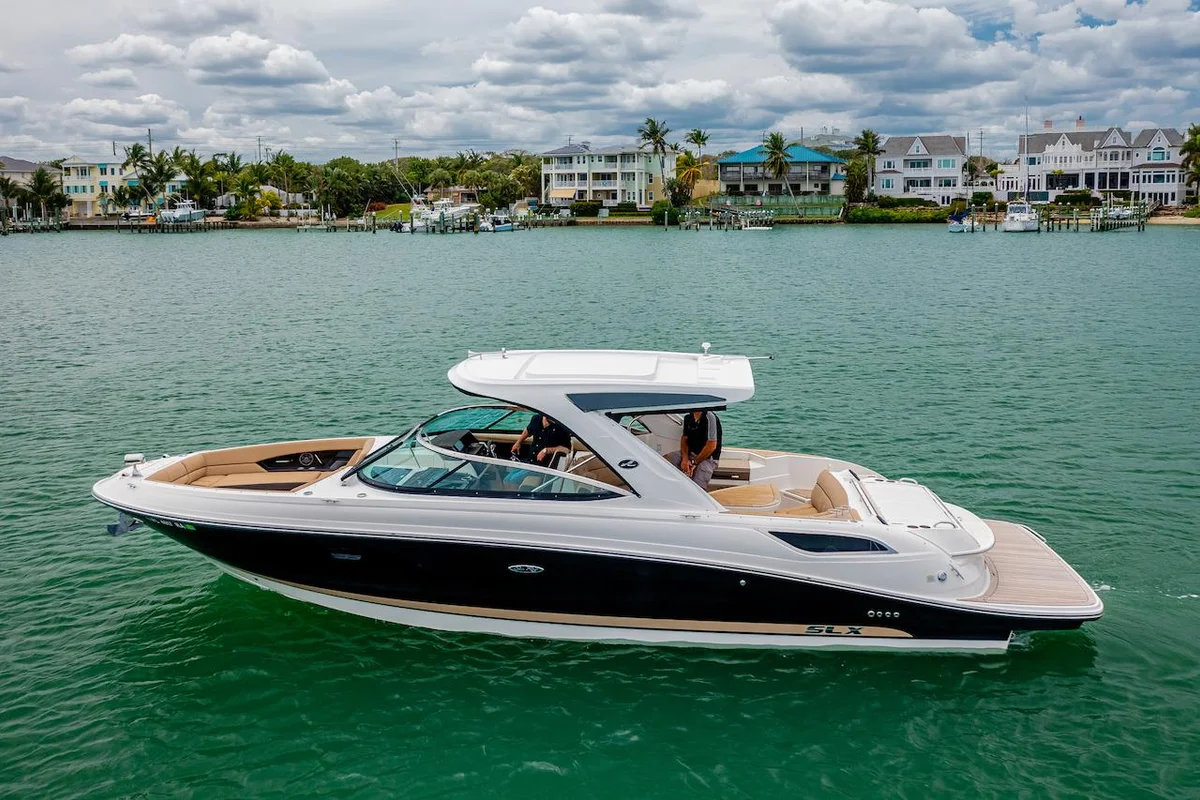 Sea Ray SLX 350 2023 boat specs