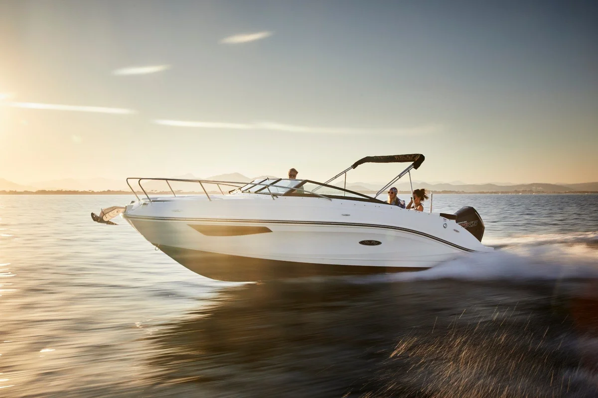 Sea Ray Sun Sport 230 Outboard 2023 boat specs