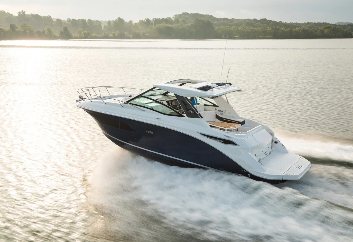 Sea Ray Sundancer 320  2022 boat specs