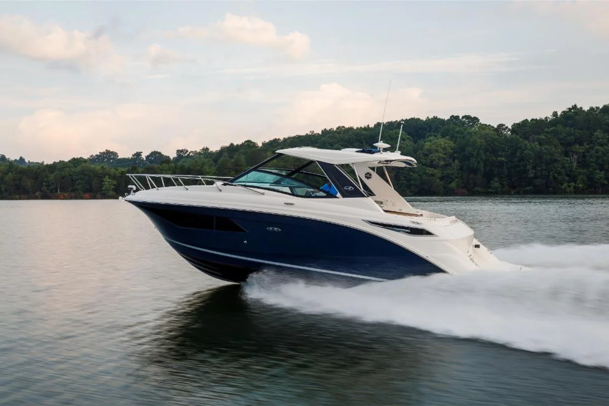 Sea Ray Sundancer 320 Outboard 2022 boat specs