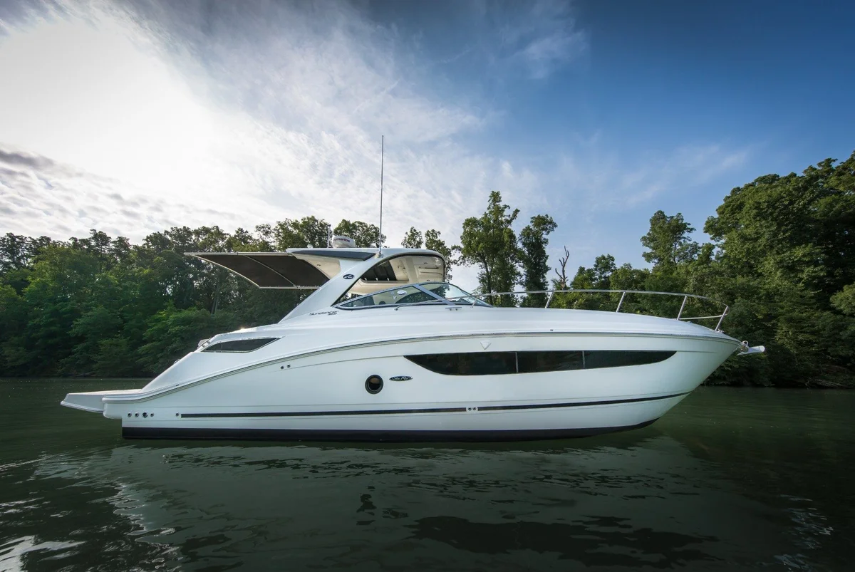 Sea Ray Sundancer 350 2020 boat specs
