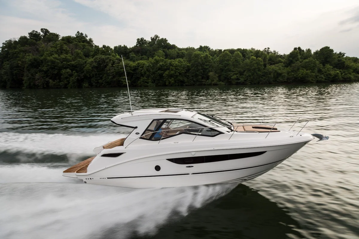 Sea Ray Sundancer 350 Coupe 2021 boat specs