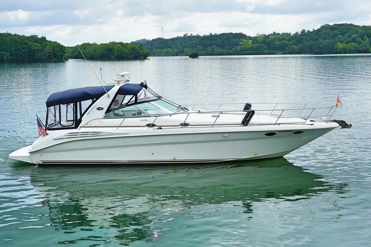 Sea Ray Sundancer 400  1999 boat specs