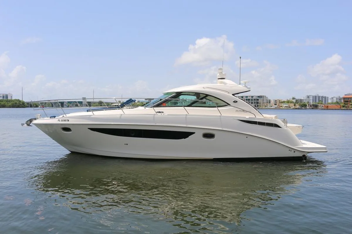 Sea Ray Sundancer 410 2013 boat specs