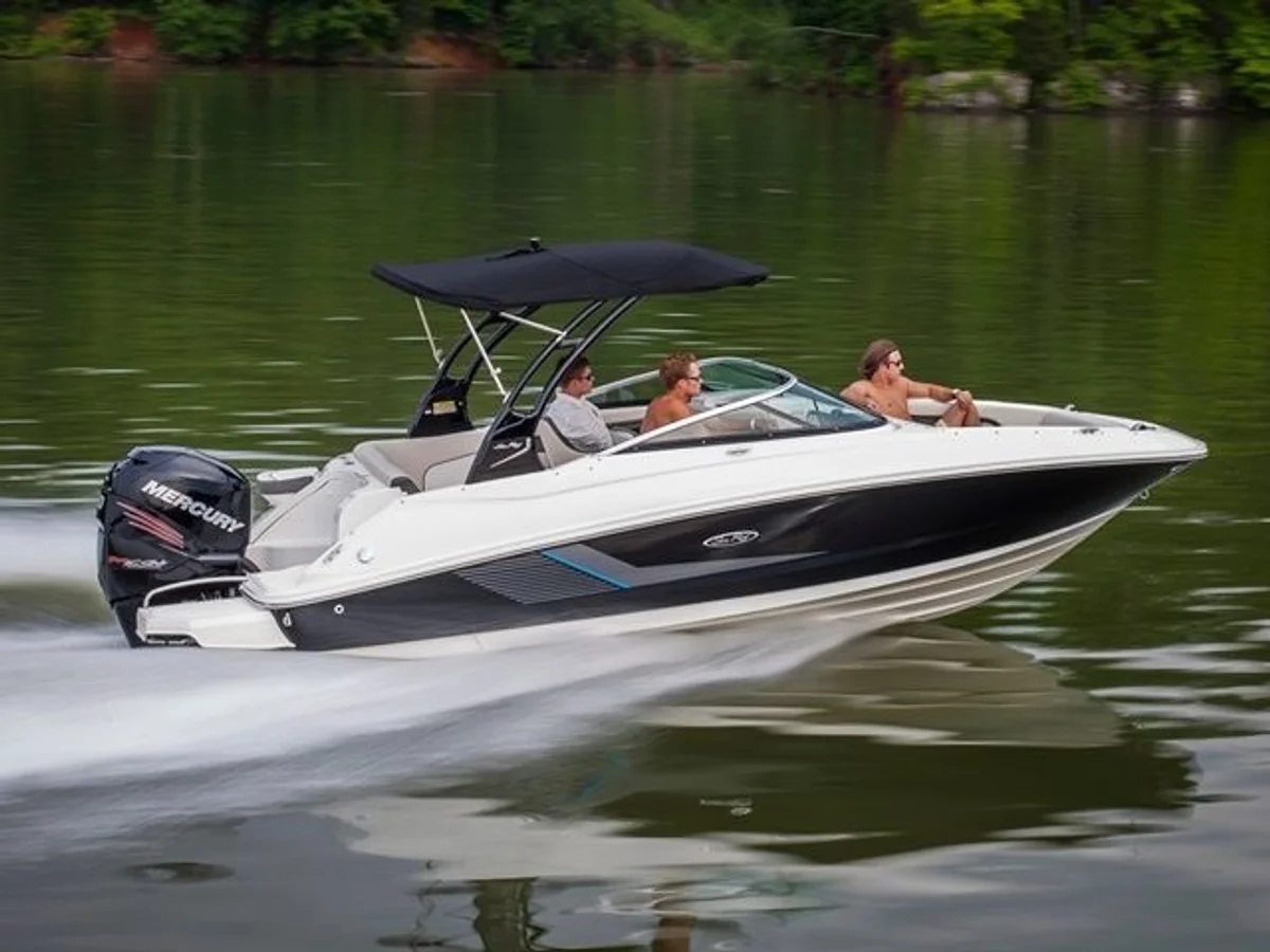 Sea Ray Sundeck 220 2010 boat specs