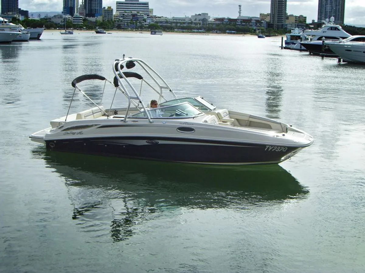Sea Ray Sundeck 280 2013 boat specs
