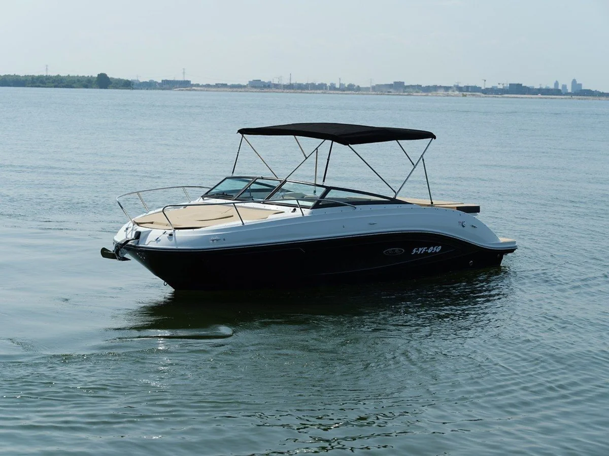 Sea Ray Sunsport 230 2021 boat specs