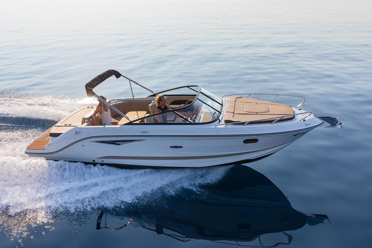 Sea Ray Sunsport 250 2022 boat specs