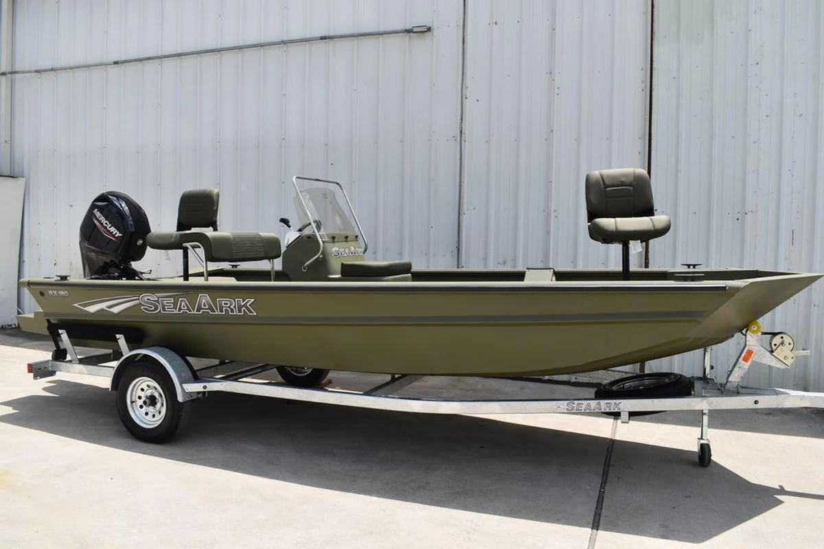 RX 180 Center Console Boat Specs