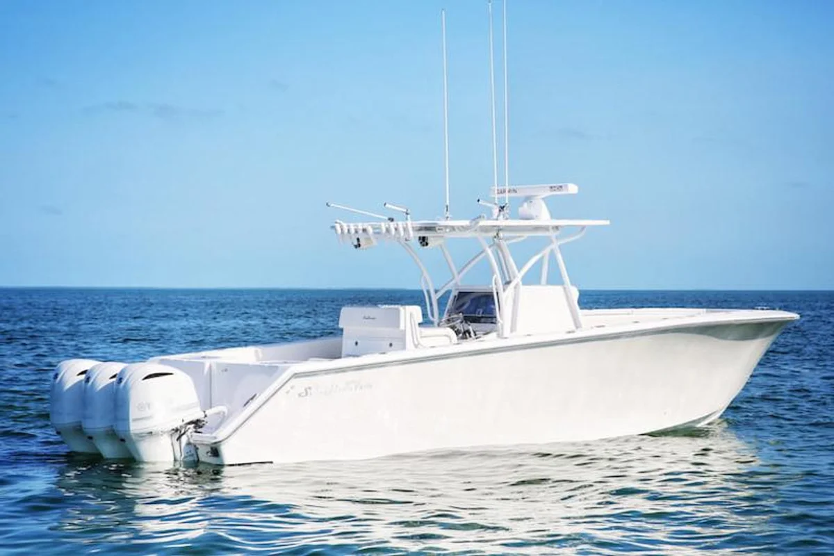 Seahunter Tournament 33 2021 boat specs