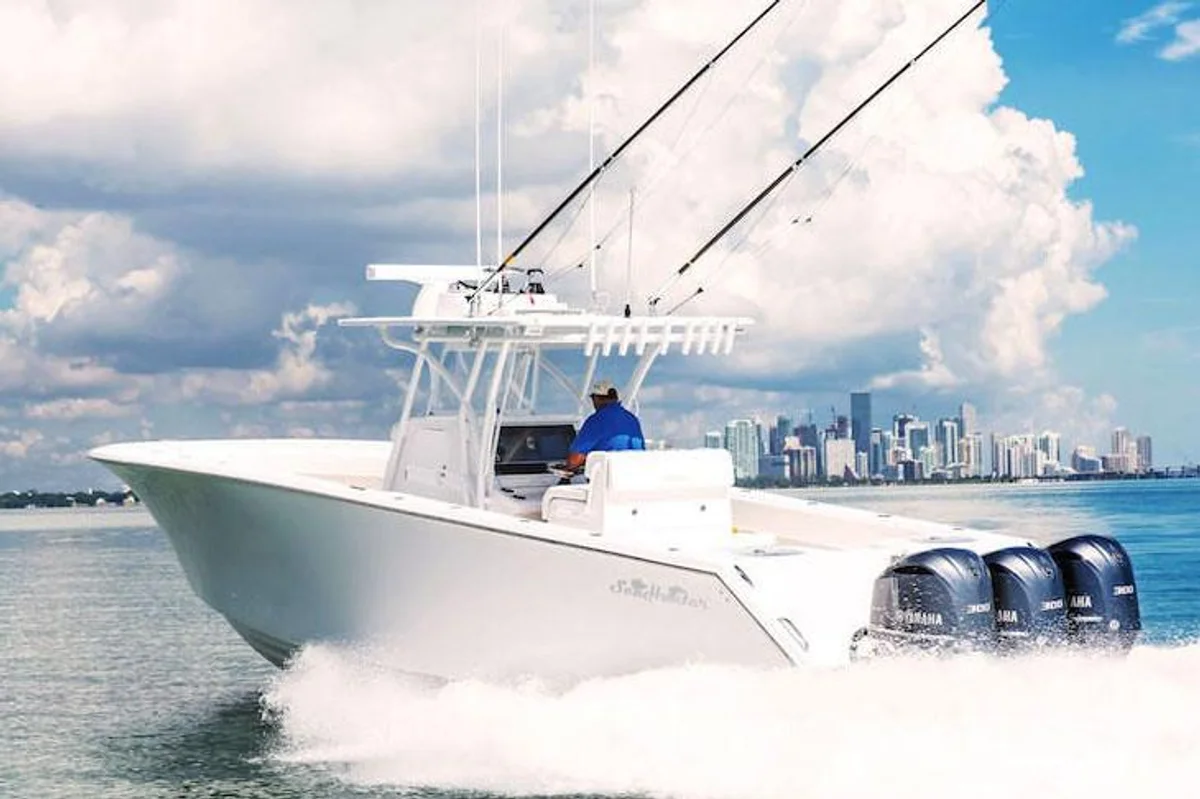 Seahunter Tournament 35 2021 boat specs