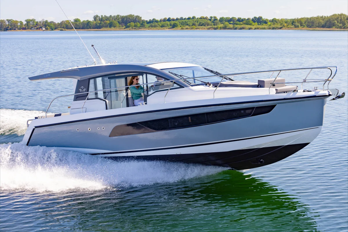 Sealine C335 2020 boat specs