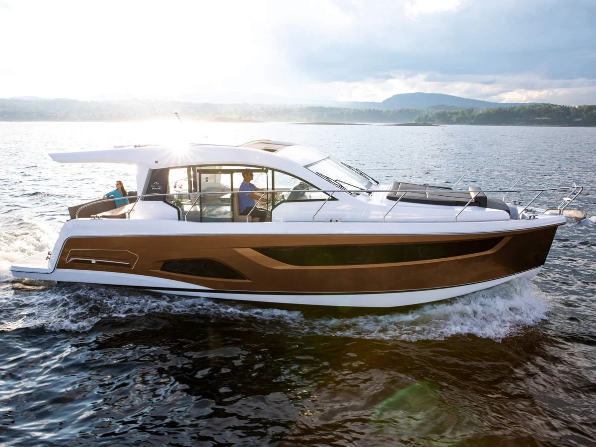 Sealine C390 2021 boat specs