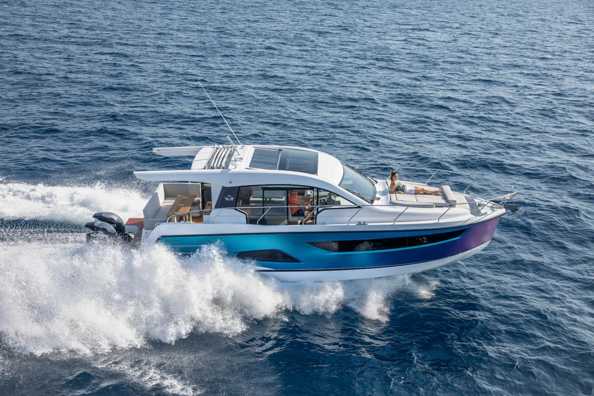 Sealine C390v 2020 boat specs