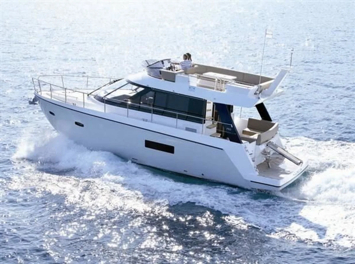 Sealine F42 2012 boat specs