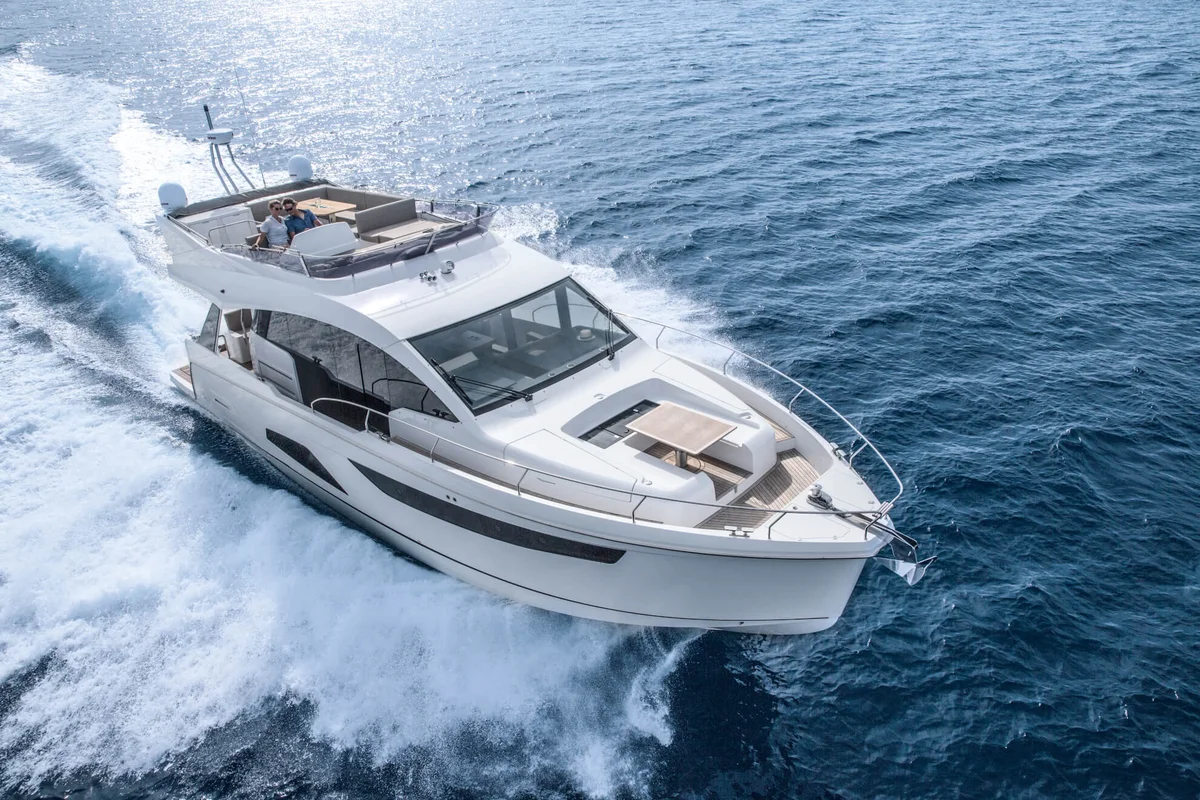 Sealine F530 2016 boat specs