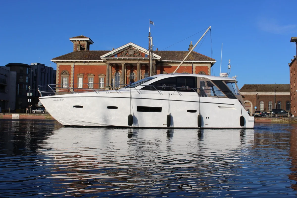 Sealine SC42 2011 boat specs
