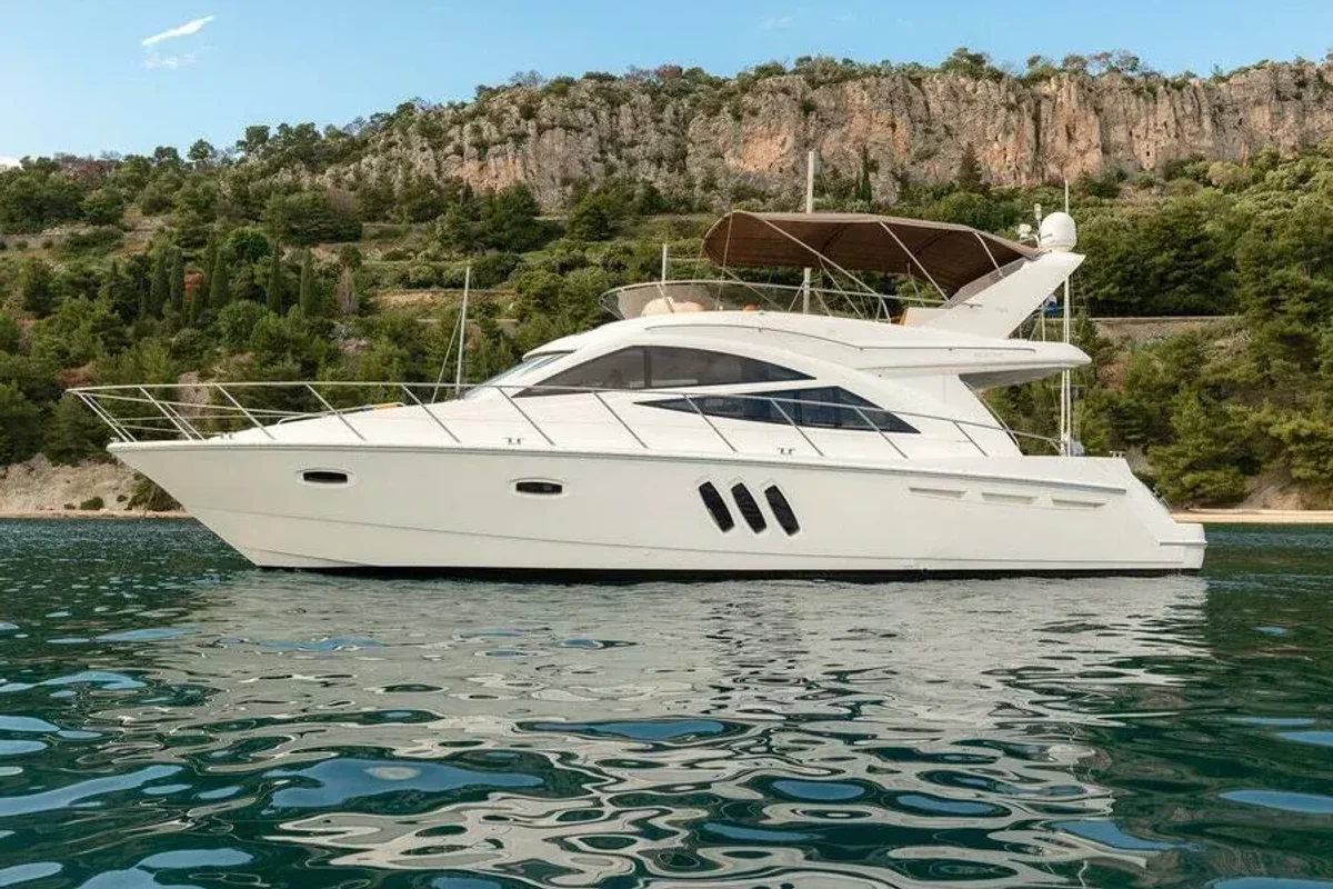 Sealine T50 2011 boat specs