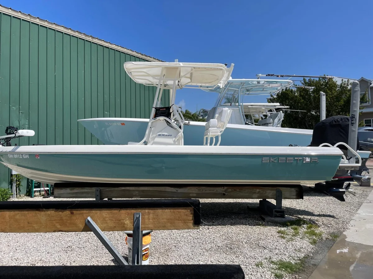 Skeeter SX230 2021 boat specs