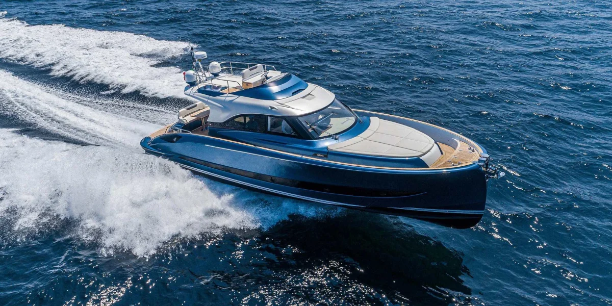Solaris Power 48 Flybridge 2020 boat specs