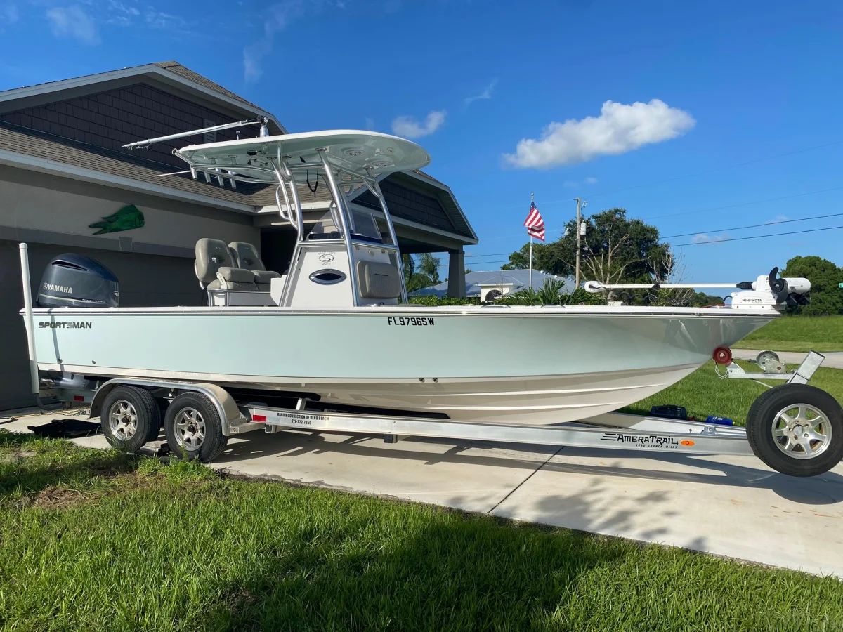 Sportsman Masters 247 Bay Boat 2021 boat specs