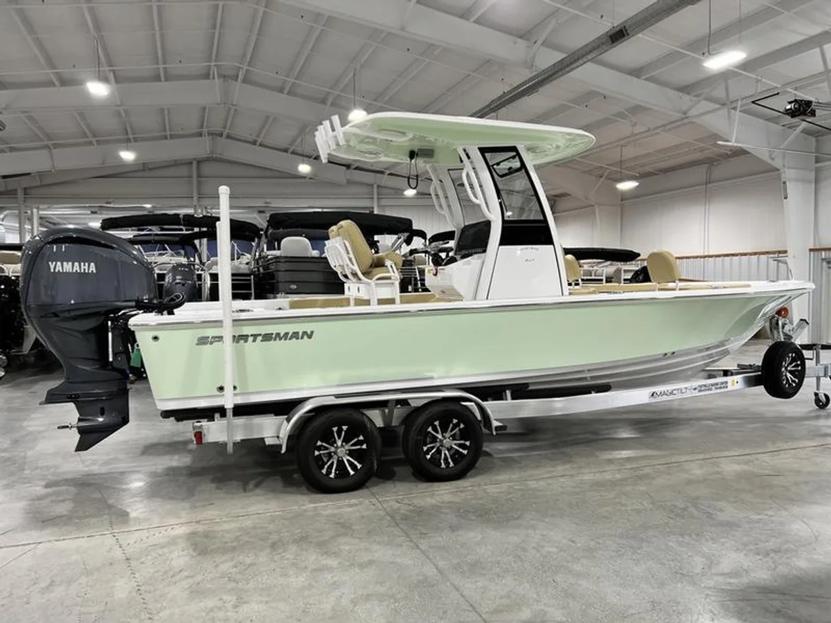 Sportsman Masters 247 Bay Boat 2022 boat specs