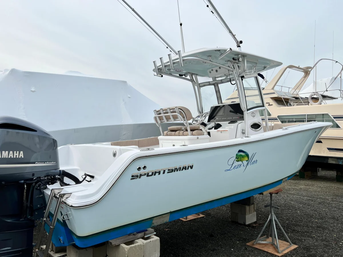 Sportsman Open 252 Center Console 2018 boat specs