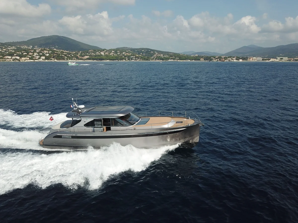 Steeler 52S Performance 2017 boat specs