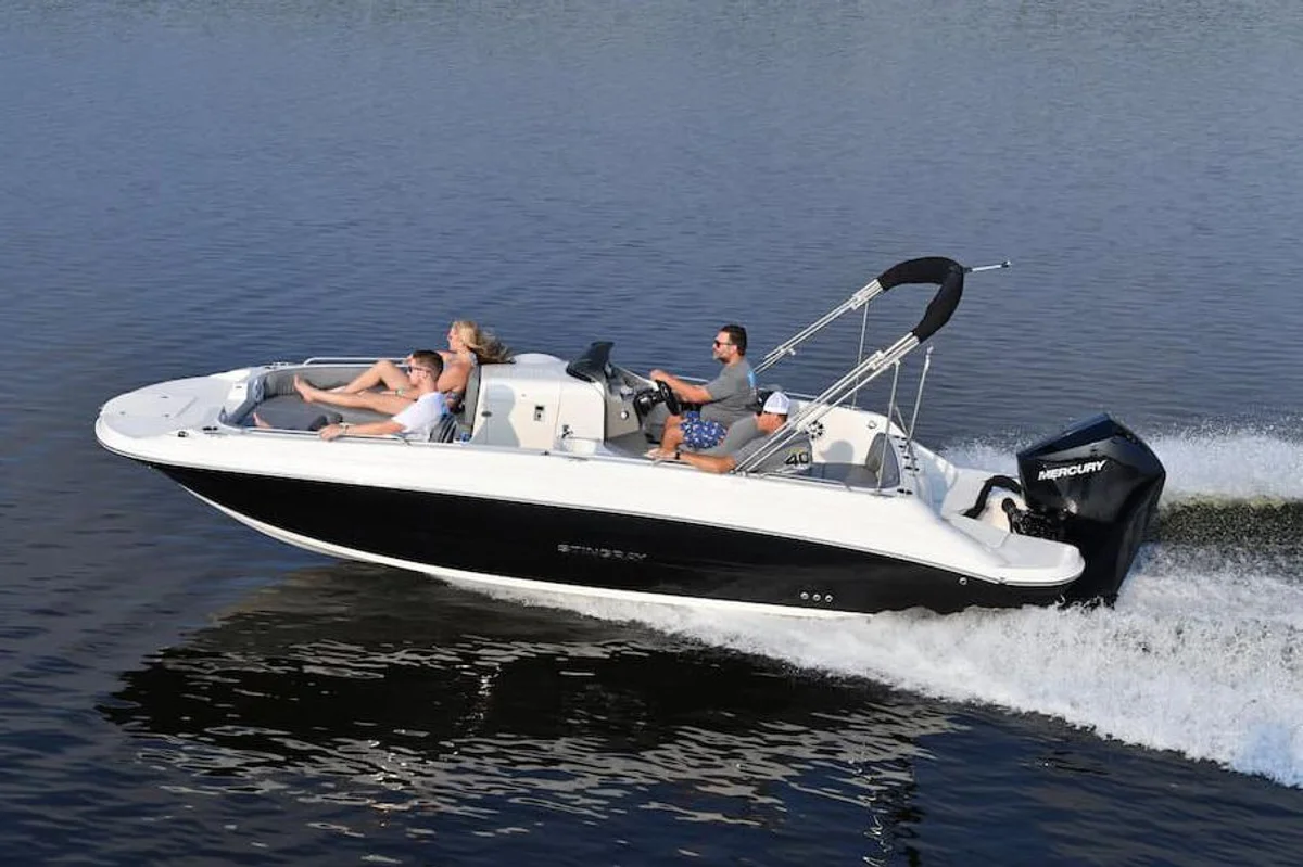 Stingray Boats 212 Sc 2022 boat specs