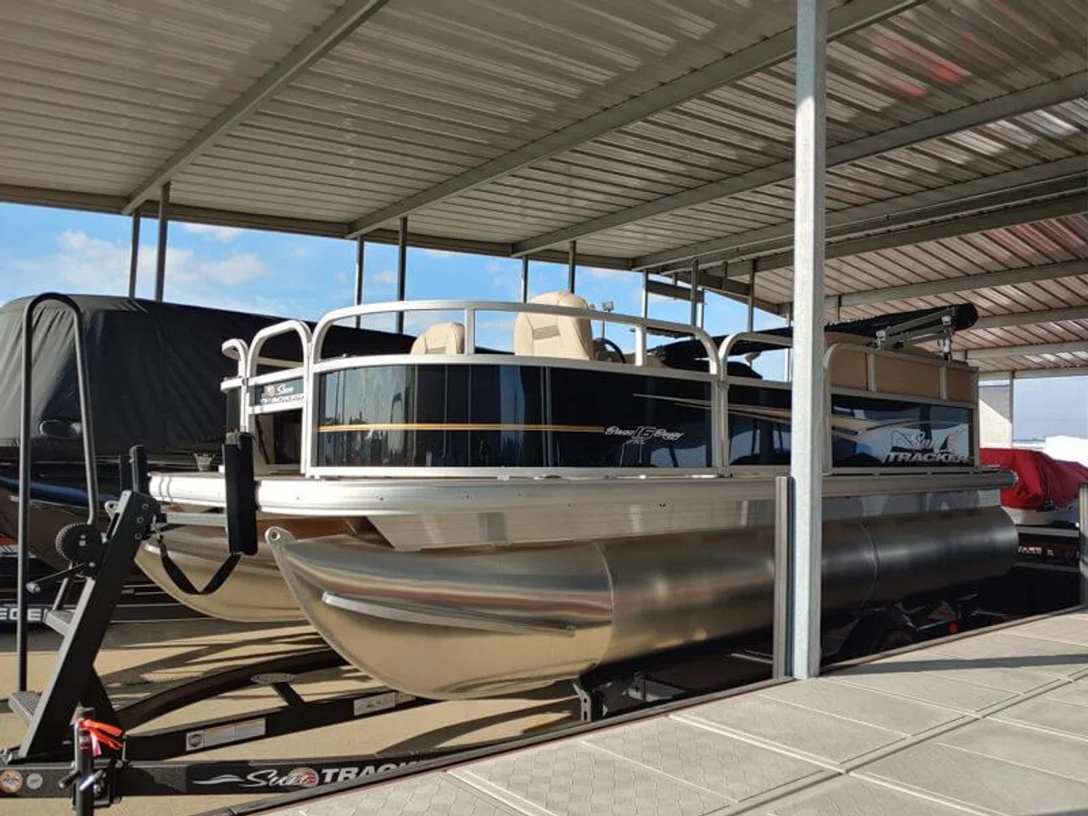 Sun Tracker BASS BUGGY 16 XL SELECT 2022 boat specs