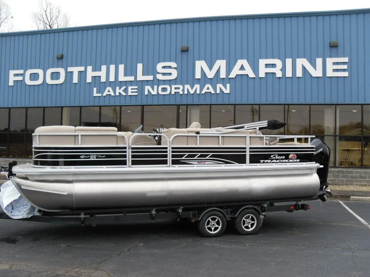Sun Tracker SportFish™ 22 XP3 2022 boat specs