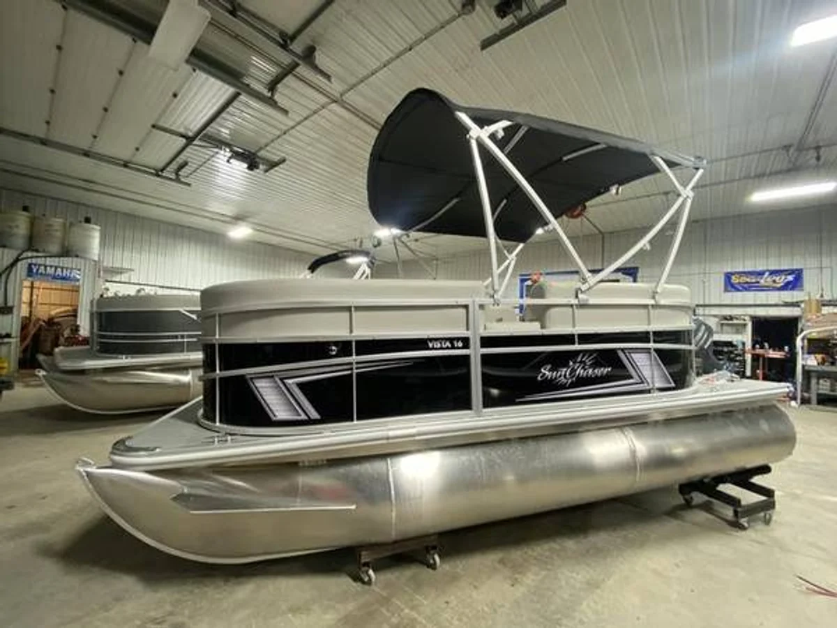 16 LR 40HP BUNK TRAILER Boat Specs