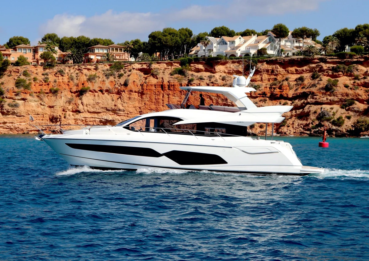 Sunseeker Manhattan 66 2017 boat specs