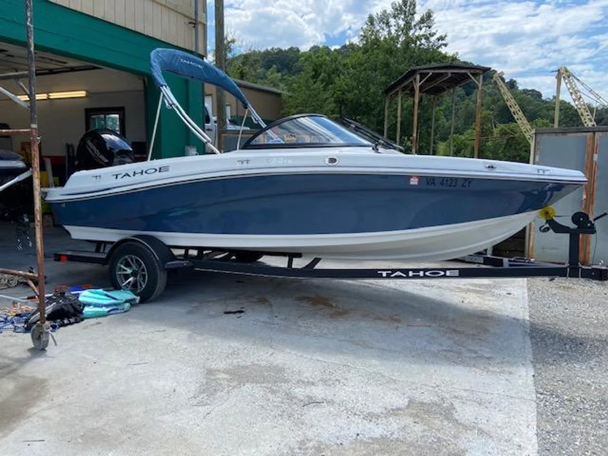 Tahoe 550 TS 2021 boat specs