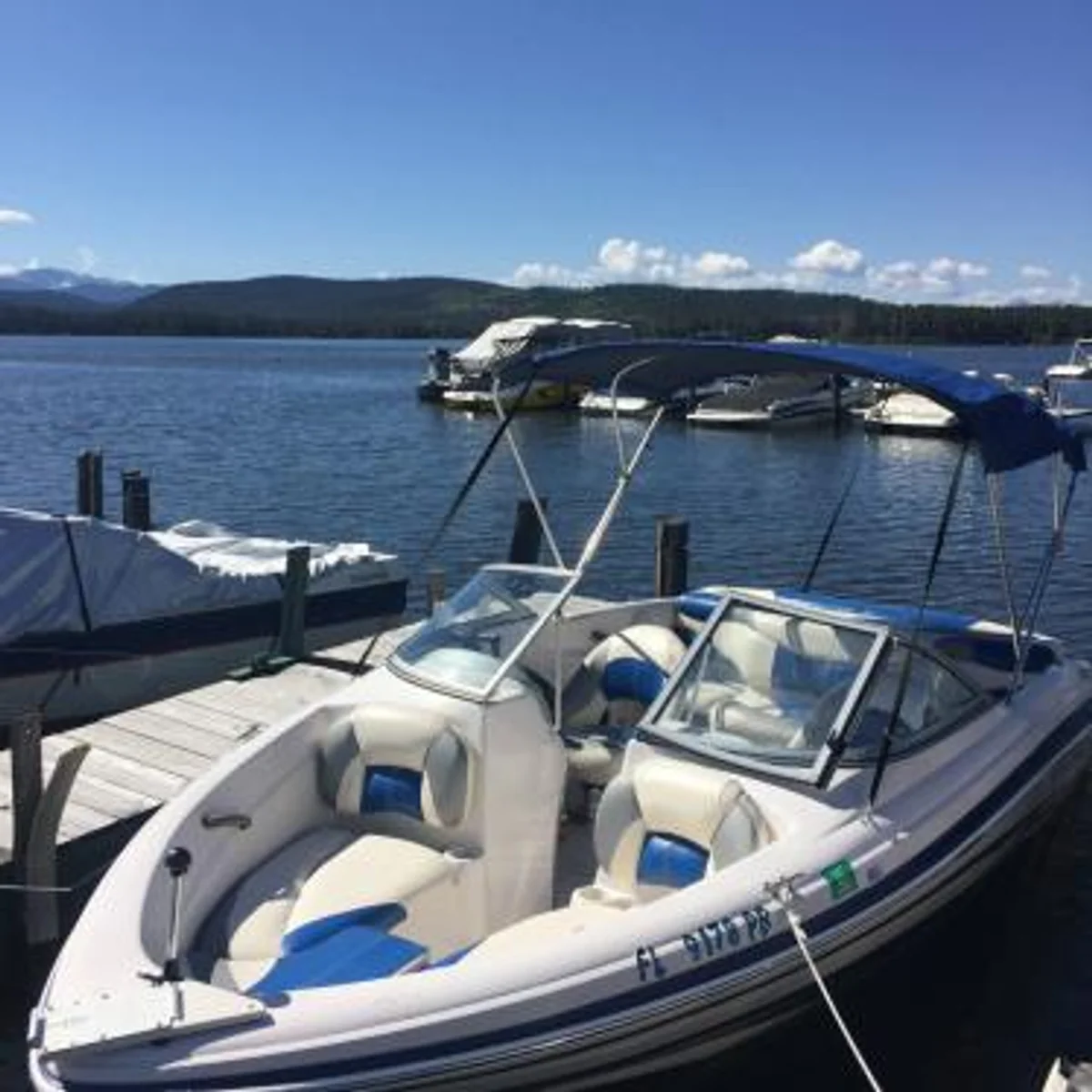 Tahoe Q4 2010 boat specs