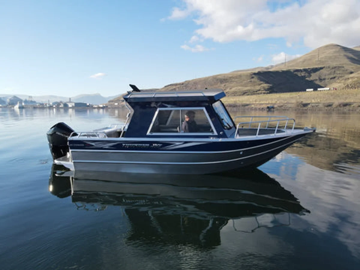 21 Chinook Pro Boat Specs