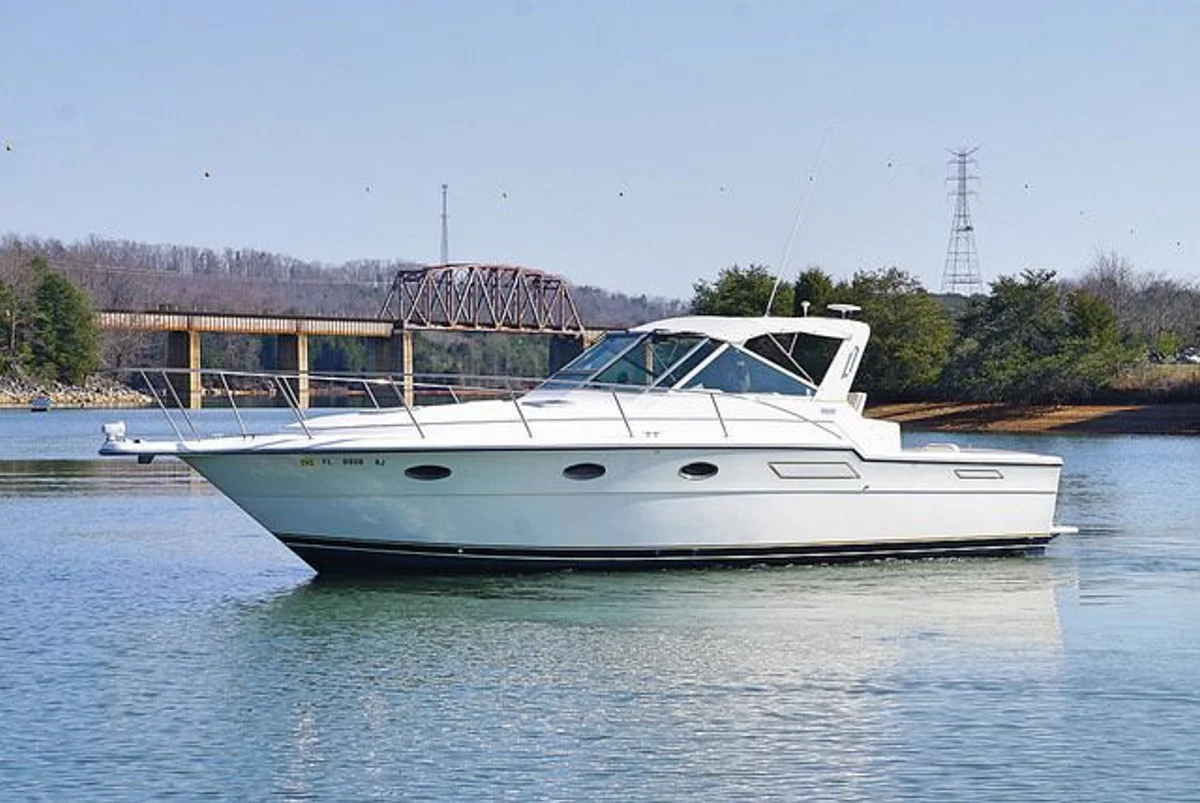 Tiara Yachts 3300 Open 1990 boat specs