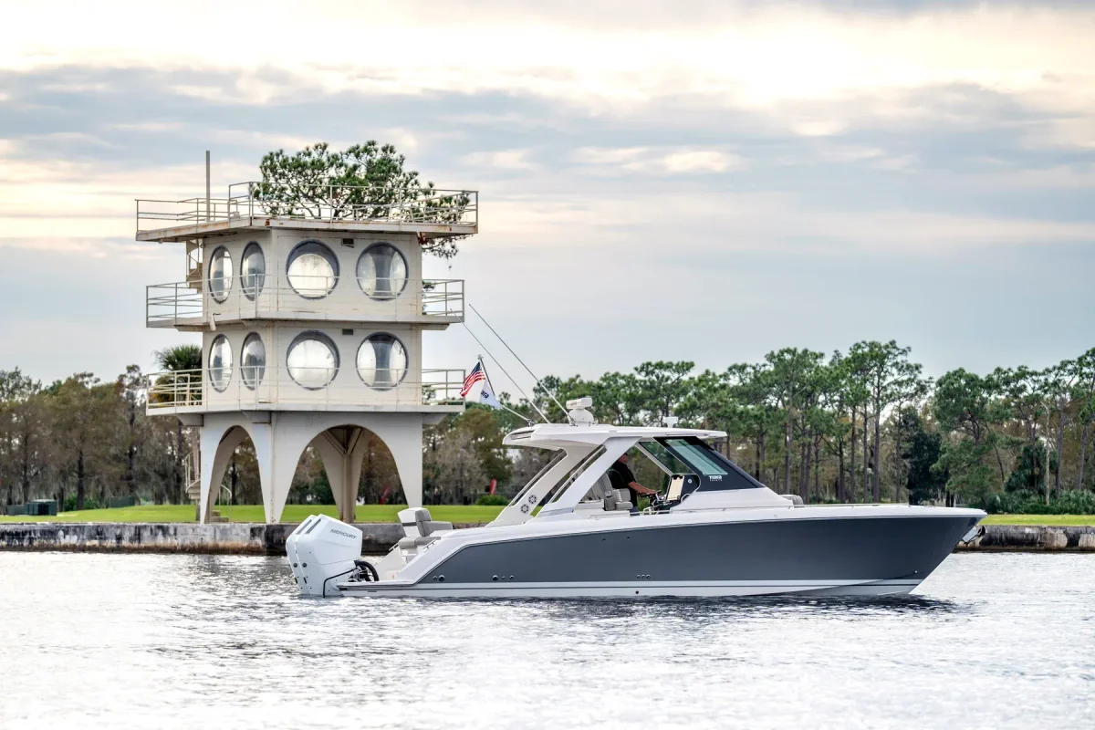 Tiara Yachts 34 LS 2023 boat specs